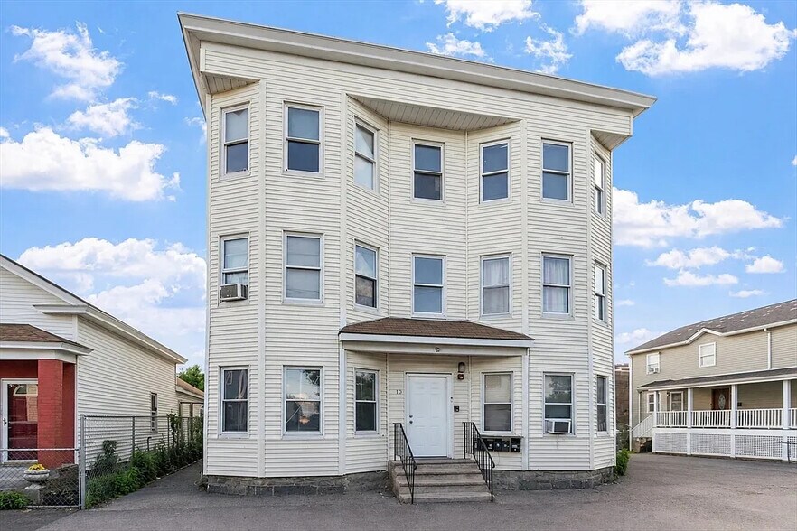 Primary Photo Of 10 Kempton Ct, Lawrence Multifamily For Sale