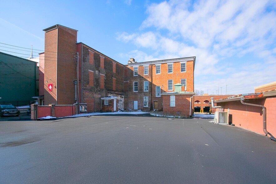 More Photos Of 706 N Main St, Columbia Office Residential For Sale