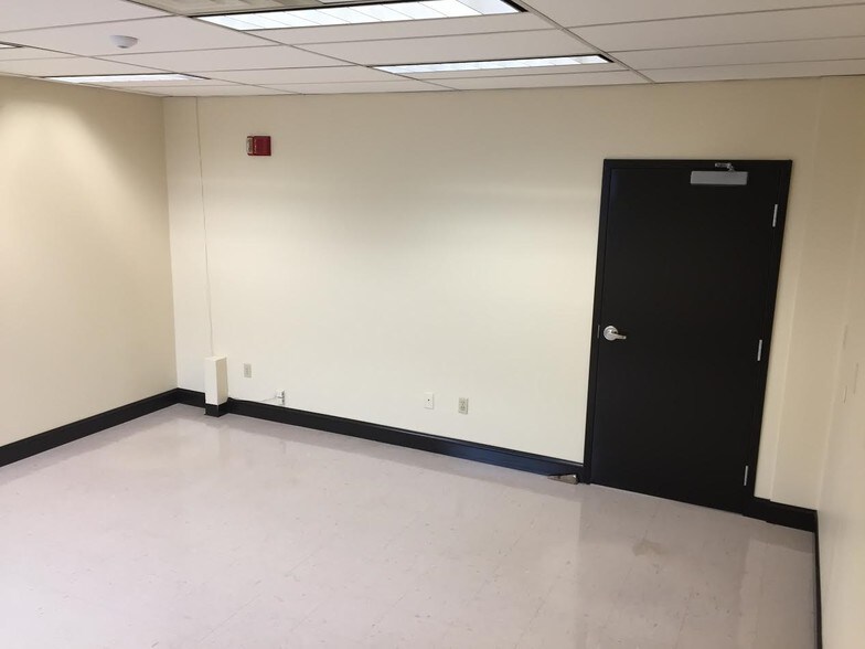 More Photos Of One Hartford Sq, New Britain Manufacturing For Lease