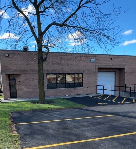 More Photos Of 1104 Heinz Dr, East Dundee Flex For Lease