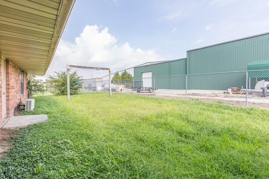 More Photos Of 300 Alamar St, Fort Oglethorpe General Retail For Sale