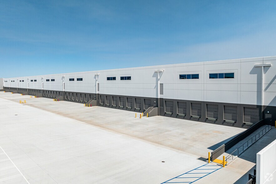 More Photos Of 9260 Mesa Linda St, Hesperia Distribution For Lease