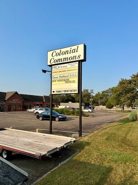 More Photos Of 16190-16236 E 13 Mile Rd, Roseville Freestanding For Lease