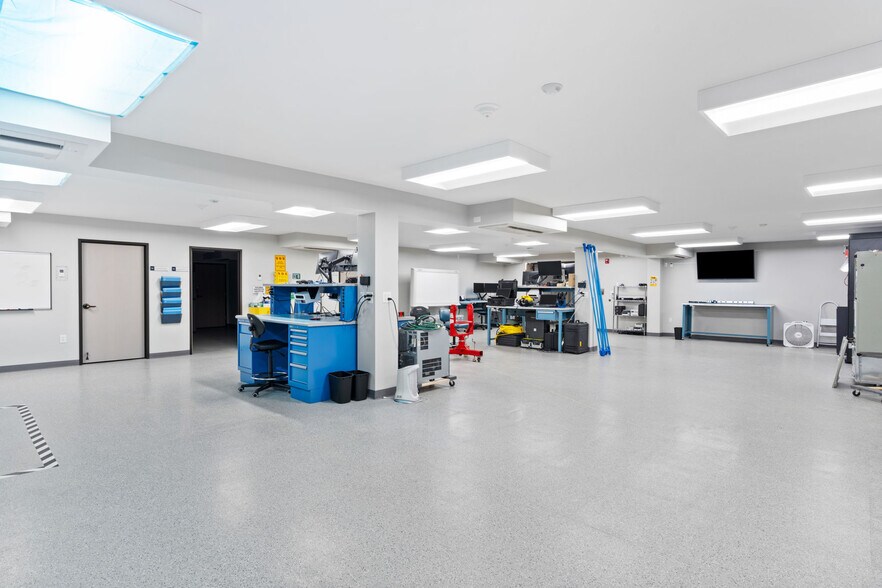 More Photos Of 313-315 Edge Ave, Valparaiso Office For Sale