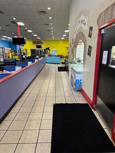 More Photos Of 2040 Schillinger Rd S, Mobile Freestanding For Lease