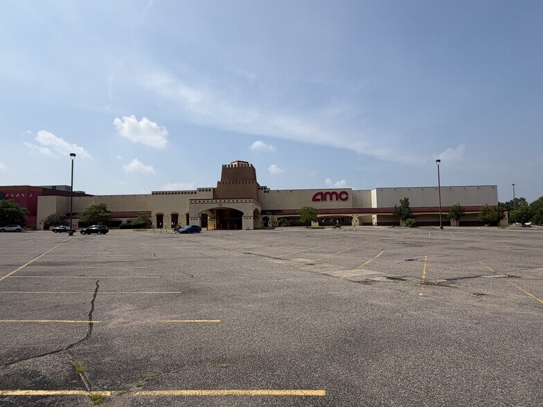 More Photos Of 1301 Kalahari Dr, Baraboo Movie Theatre For Sale