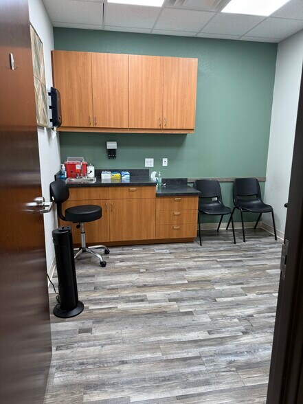 More Photos Of 1315 Chisholm Trail Pky, Duncan Medical For Sale
