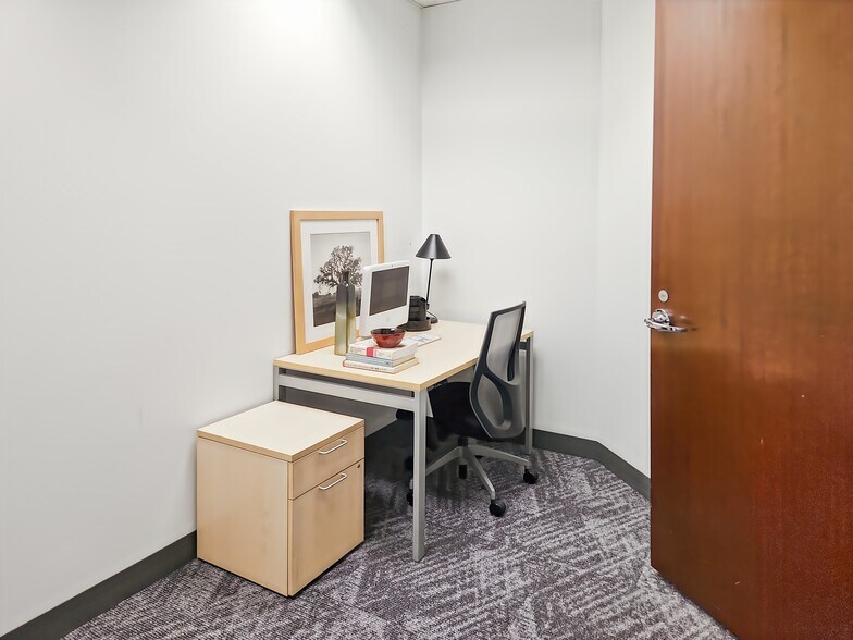 More Photos Of 2 Cityplace Dr, Creve Coeur Coworking Space