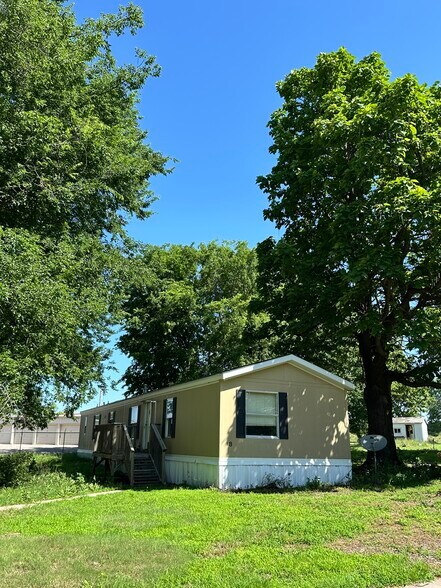 More Photos Of 620 Country Club Rd, Pratt Manufactured Housing Mobile Home Park For Sale