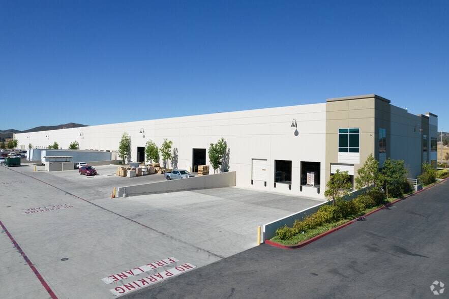 More Photos Of 33360 Zeiders Rd, Menifee Warehouse For Lease