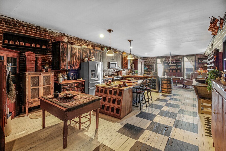 More Photos Of 123 Water St, Horse Cave Storefront Retail Residential For Sale