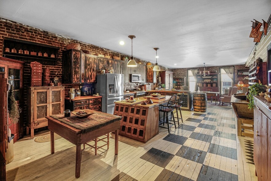 More Photos Of 123 Water St, Horse Cave Storefront Retail Residential For Sale