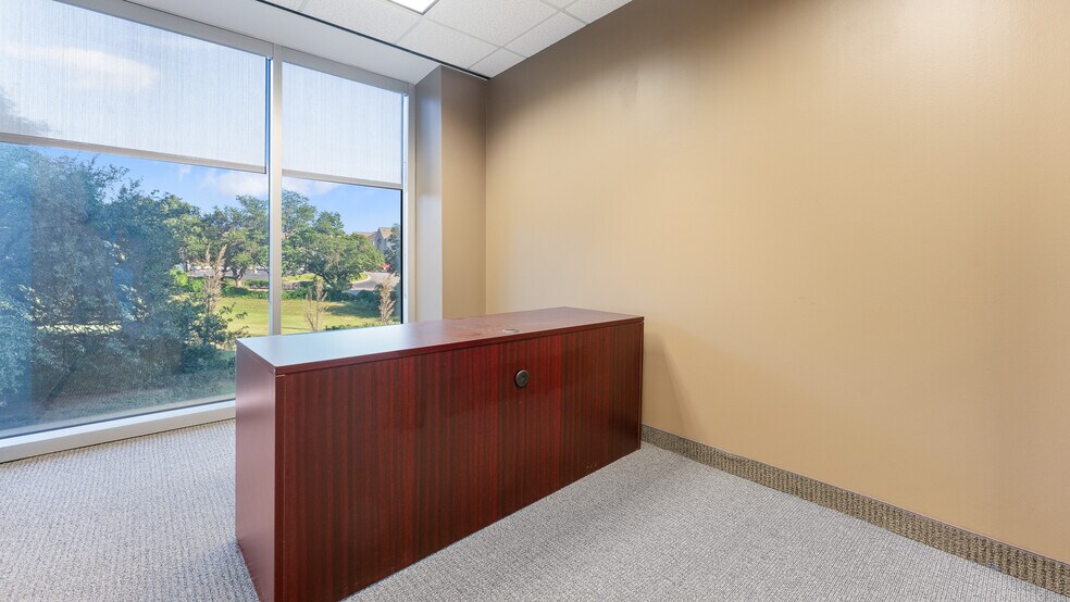 More Photos Of 9101 Lyndon B Johnson Fwy, Dallas Office For Lease