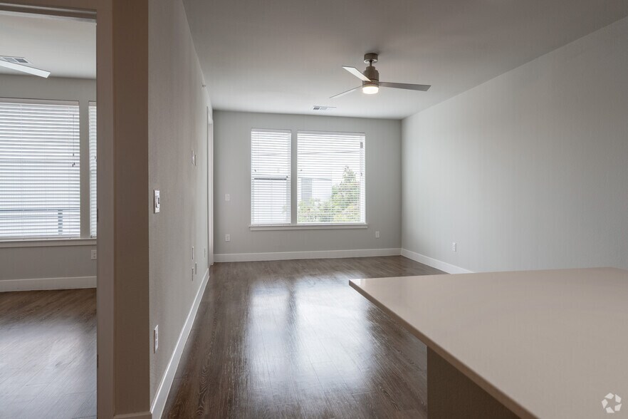 More Photos Of 5100 Bolm Rd, Austin Apartments For Lease