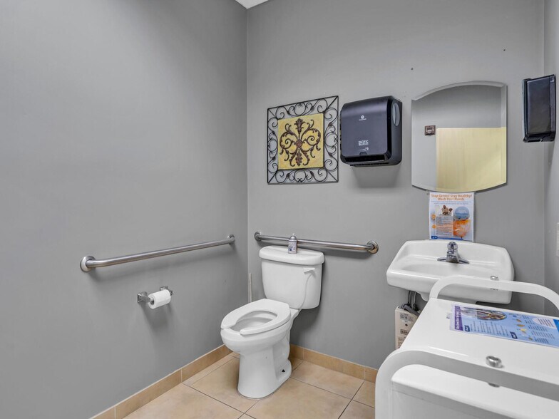 More Photos Of 4635 Gulfstarr Dr, Destin Medical For Sale