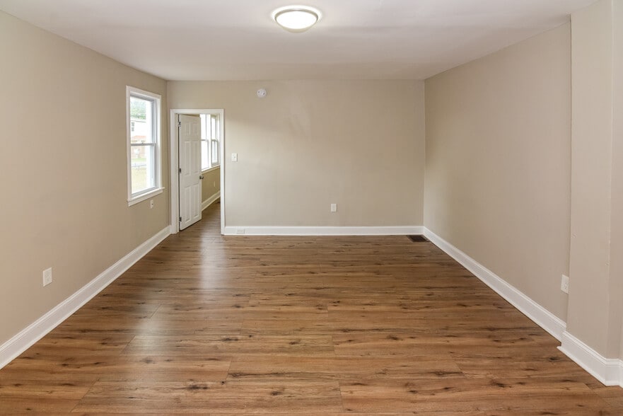 More Photos Of 15 Sollers Point Rd, Dundalk Multifamily For Sale
