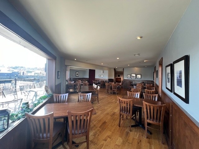 More Photos Of 98 W Main St, West Dundee Restaurant For Lease