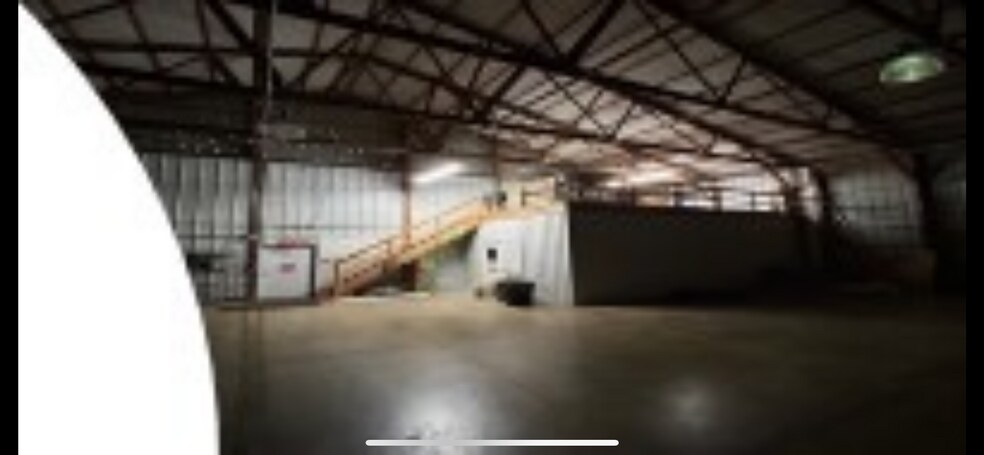 More Photos Of 124 W Progress Dr, Princeton Warehouse For Lease