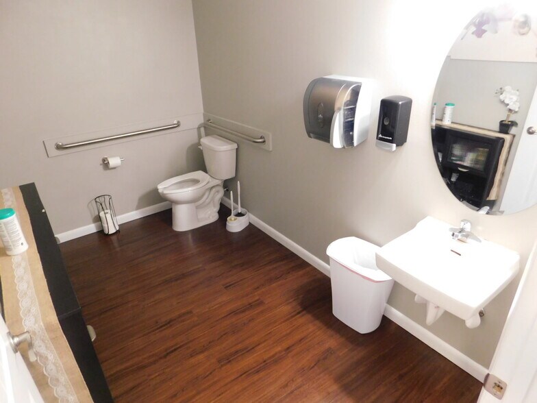 More Photos Of 284 SW Baya Dr, Lake City Office For Sale