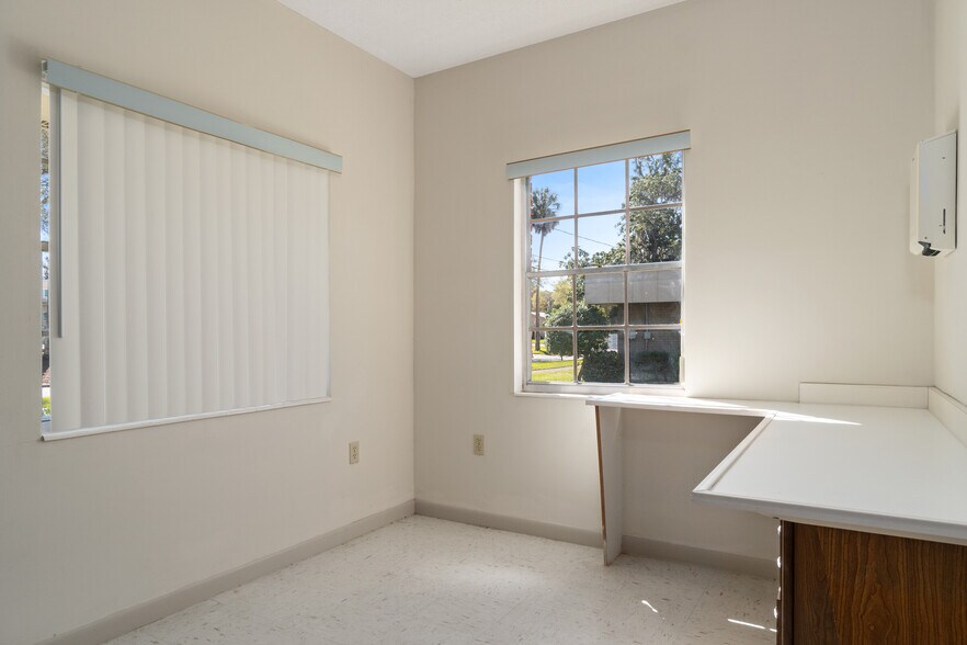 More Photos Of 300 S Line Ave, Inverness Medical For Sale