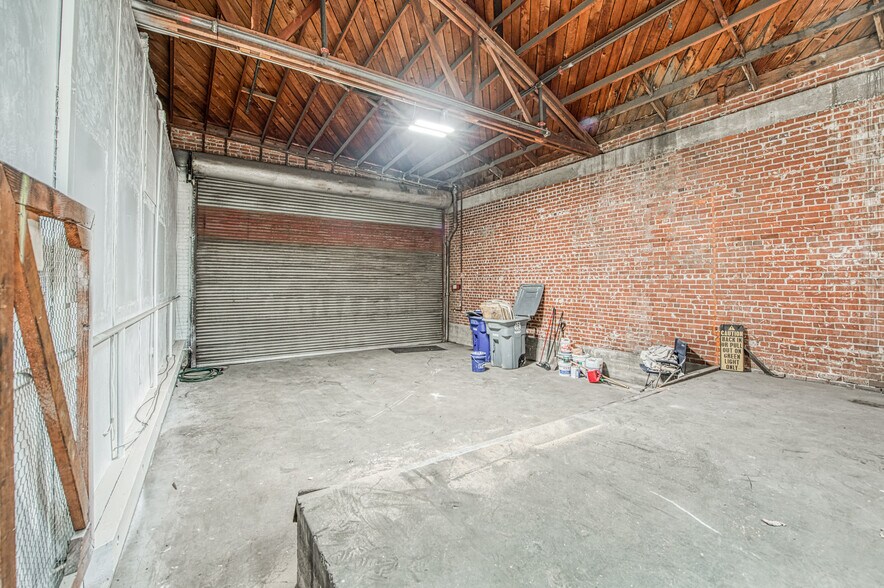 More Photos Of 135 Van Ness Ave, Fresno Warehouse For Lease