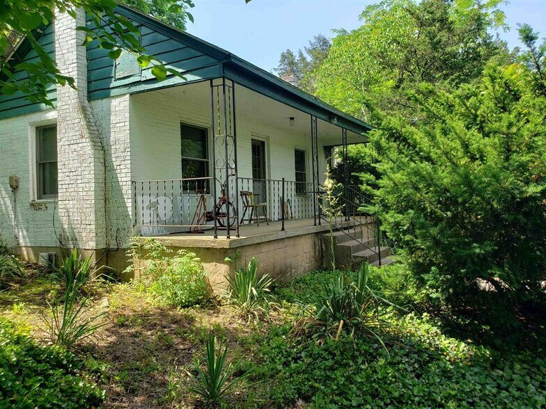 More Photos Of 2487 US Highway 211 W, Luray Storefront For Sale