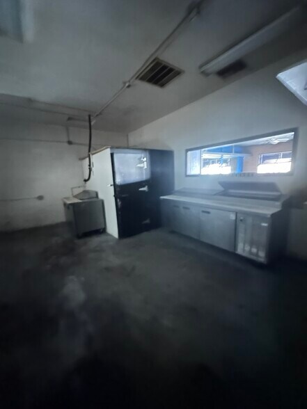 More Photos Of 230 Fox St, Lemoore Restaurant For Sale