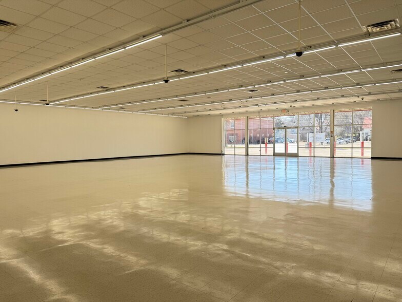 More Photos Of 3321 Triana Blvd SW, Huntsville Freestanding For Lease