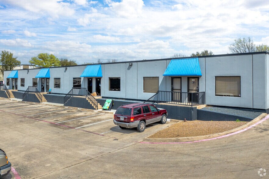 More Photos Of 1510 Randolph St, Carrollton Unknown For Lease