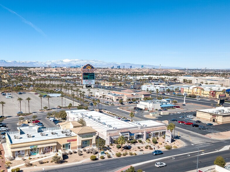 More Photos Of 565 Marks St, Henderson Unknown For Lease