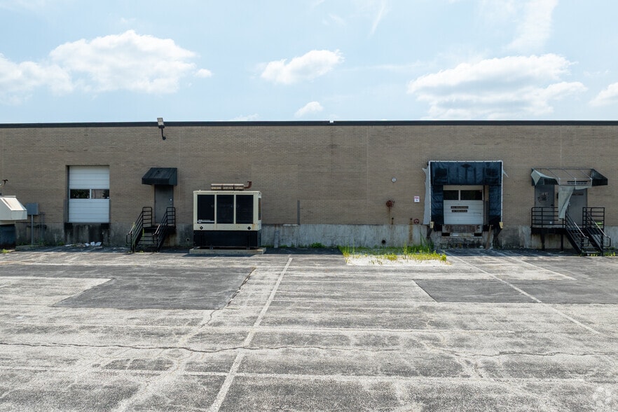 More Photos Of 7253 Ambassador Rd, Windsor Mill Flex For Lease