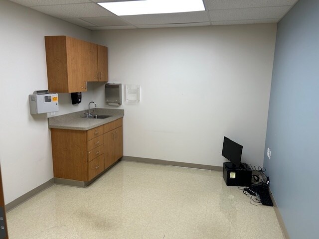 More Photos Of 818 Macdade Blvd, Folsom Freestanding For Lease