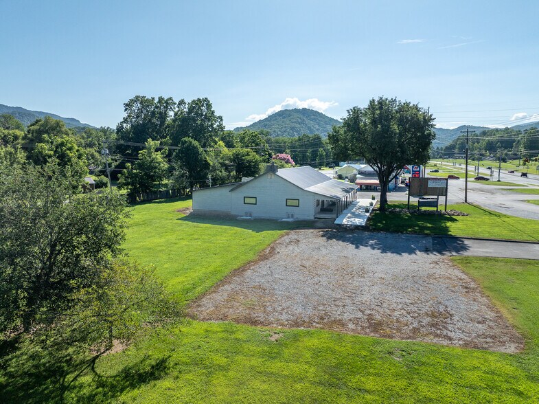 More Photos Of 8123 E Lamar Alexander Pky, Townsend Restaurant For Sale