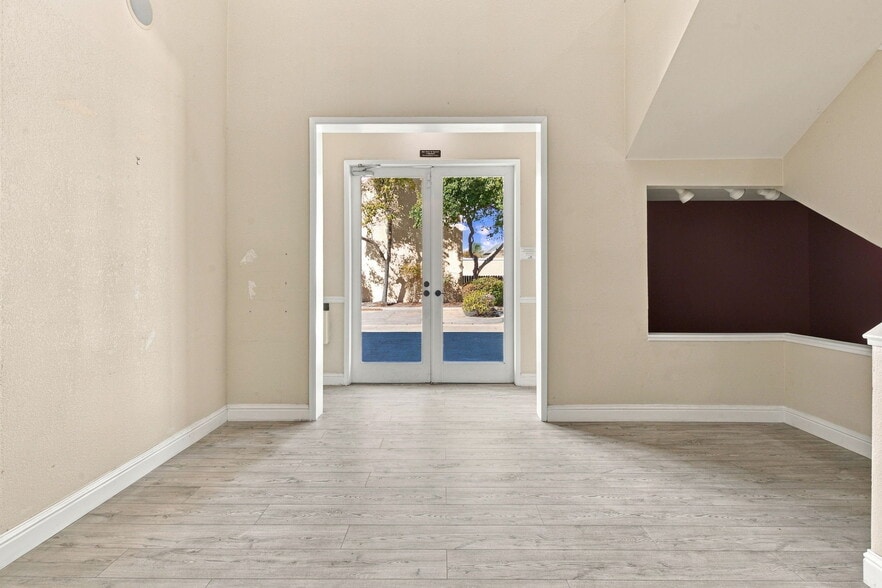 More Photos Of 403 W 11th St, Tracy Office For Sale