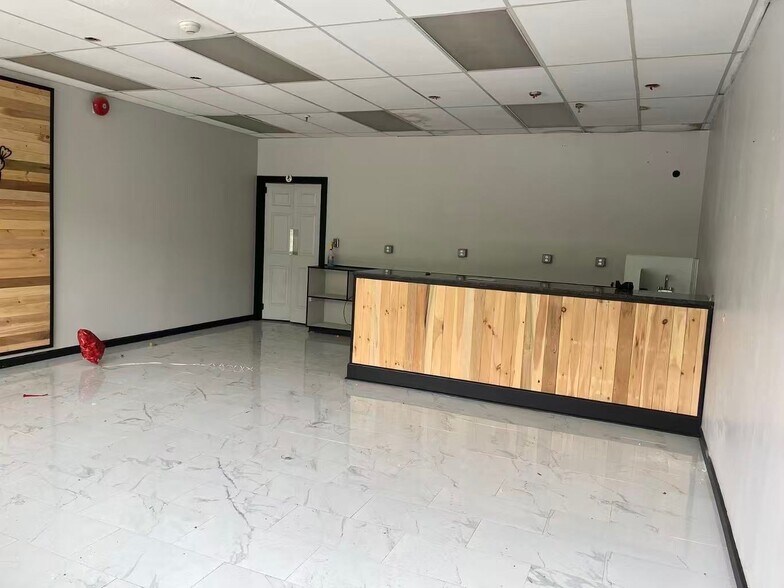 More Photos Of 840-850 Portion Rd, Ronkonkoma Unknown For Lease
