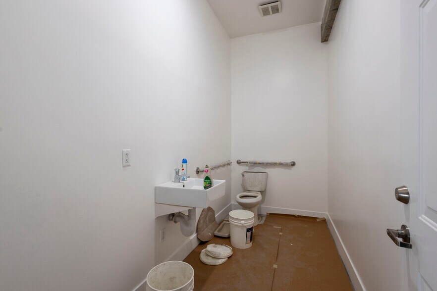 More Photos Of 8651-8655 Washington Blvd, Los Angeles Auto Repair For Lease