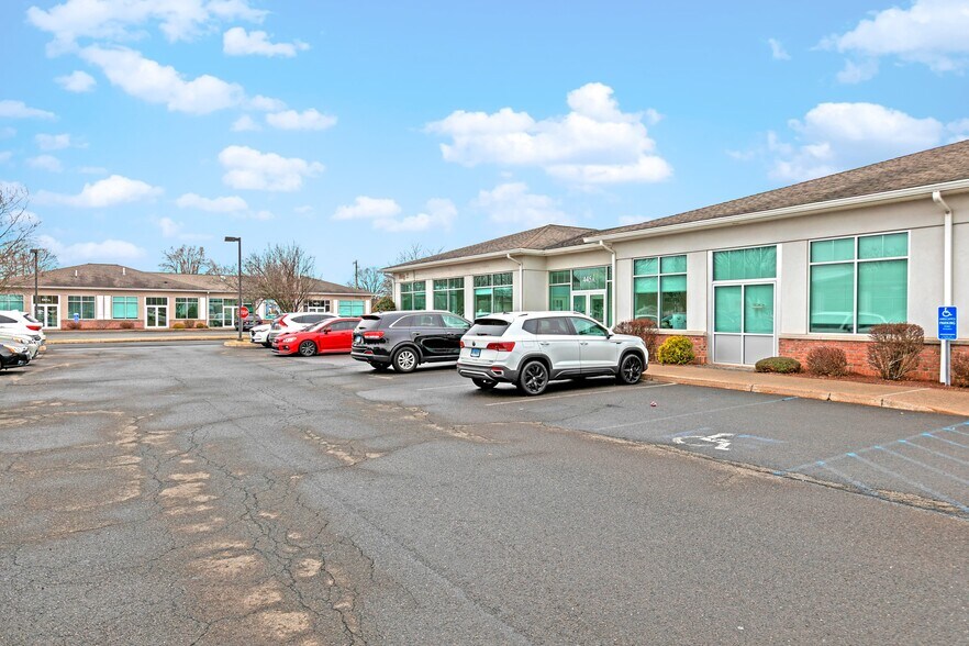 More Photos Of 445-445A Willard Ave, Newington Medical For Lease