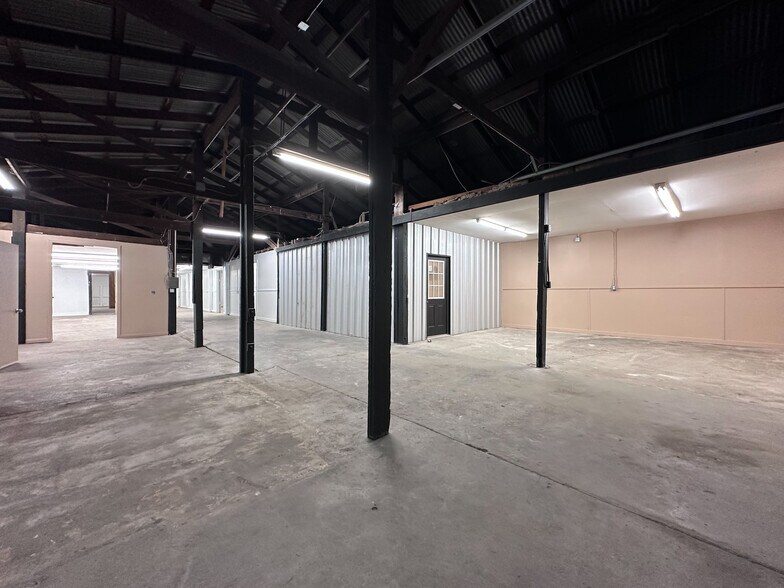 More Photos Of 1530 E 5th Ct, Tulsa Warehouse For Lease