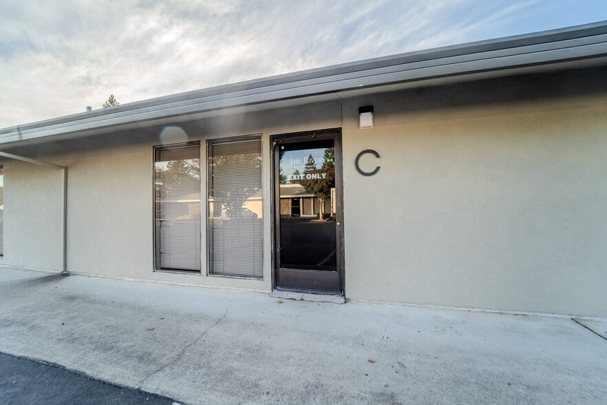 More Photos Of 1548 Poole Blvd, Yuba City Office For Lease