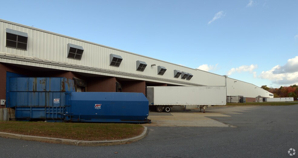 More Photos Of 81 Commerce Dr, Fall River Warehouse For Lease