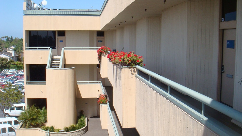 More Photos Of 18141 Beach Blvd, Huntington Beach Medical For Lease