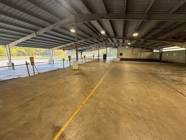 More Photos Of 4616 Enterprise Dr, Bartonville Industrial For Sale