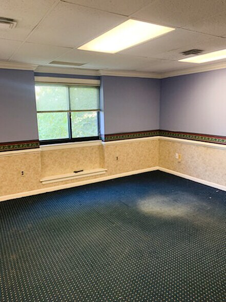 More Photos Of 1423 Capitol Trl, Newark Office For Lease