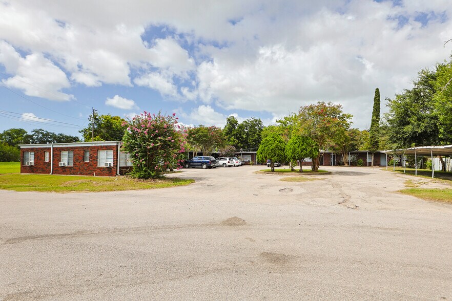 More Photos Of 1101 Demolay St, La Marque Apartments For Sale