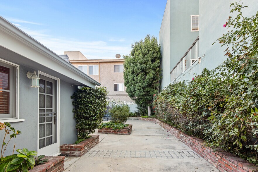 More Photos Of 4383 Colfax Ave, Studio City Office For Sale