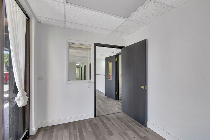 More Photos Of 101 N J St, Lake Worth Office For Lease