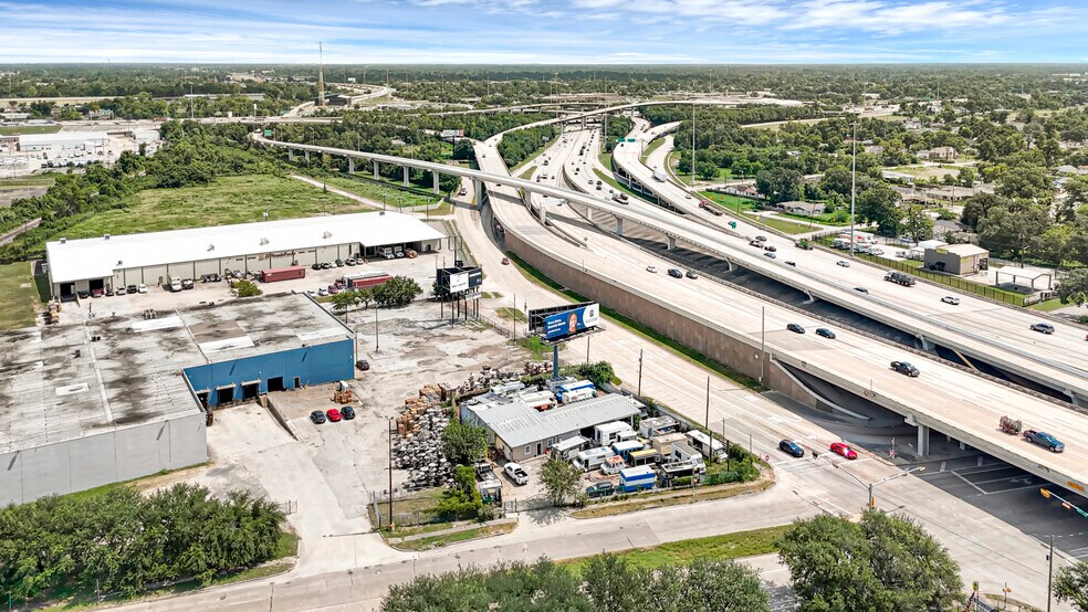 More Photos Of 3803 Eastex Fwy, Houston General Retail For Sale