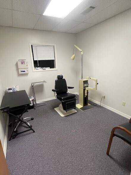 More Photos Of 1911 Mission 66, Vicksburg Medical For Lease