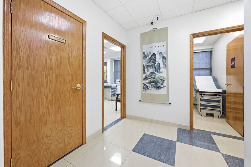 More Photos Of 139 Centre St, New York Medical For Sale