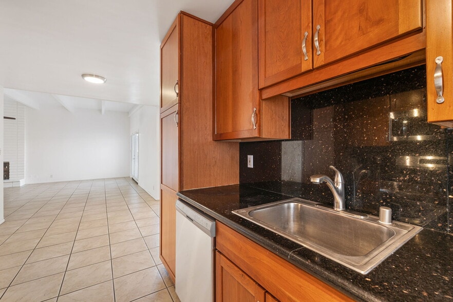 More Photos Of 2080 S Camino Real, Palm Springs Apartments For Sale